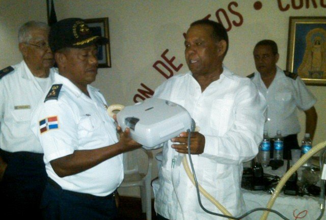 Fabio Regalado hace entrega Formal de equipos a los Bomberos Moca